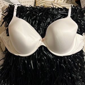 38D Victoria’s secret bra